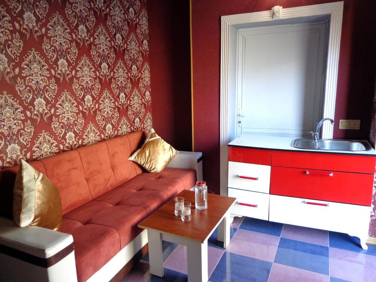 Tubram S Ailəvi Qonaq Evi Bed & Breakfast Şǝki Екстериор снимка