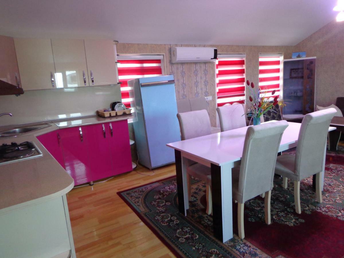 Tubram S Ailəvi Qonaq Evi Bed & Breakfast Şǝki Екстериор снимка