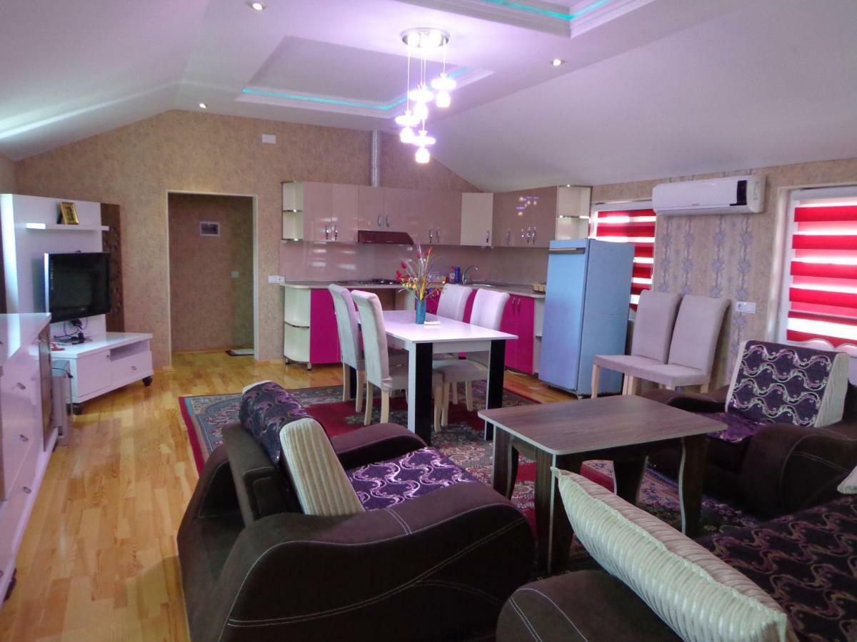Tubram S Ailəvi Qonaq Evi Bed & Breakfast Şǝki Екстериор снимка